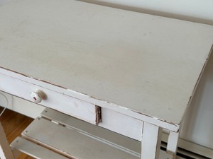 lot 68 image: Vintage Painted Single Drawer Accent Table