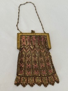 lot 23 image: Antique Art Deco Metal Mesh Handbag