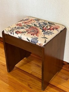 lot 94 image: Vintage Wooden Storage Stool with Upholstered Top