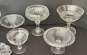 lot 97 image: Variety of Vintage Glassware Items