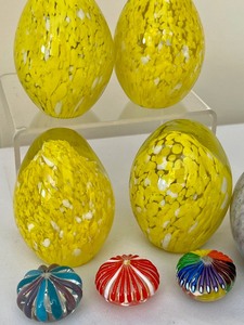 lot 92 image: Decorative Art Glass and Marble Eggs