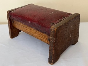 lot 83 image: Vintage Foot Stool