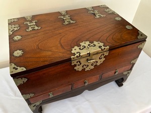 lot 38 image: Vintage Japanese or Korean Tansu Chest