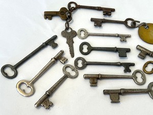 lot 120 image: Collection of Vintage Skeleton Keys