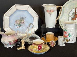lot 123 image: Variety of Vintage Glassware Items