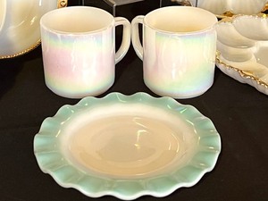 lot 127 image: Variety of Vintage Fire King, Anchor Hocking and Hazel Atlas Dishes