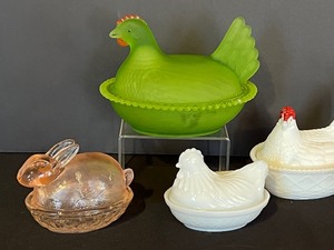 lot 126 image: Vintage Glass Covered Hen Dishes, Bunny Dish and Two Scotty Dog Creamers