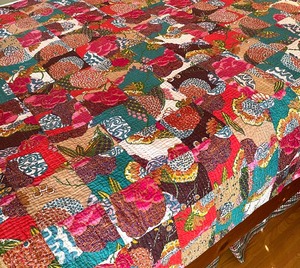 lot 234 image: Stunning Queen Size Reversible Handmade Quilt