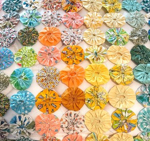 lot 237 image: Vintage Queen Yo Yo Quilt