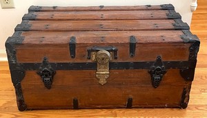 lot 248 image: Vintage James S. Topham Trunk