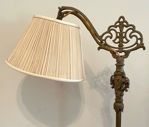 lot 251 image: Lovely Ornate Vintage Bridge Floor Lamp