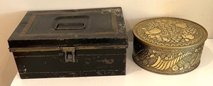 lot 259 image: Variety of Vintage Tins