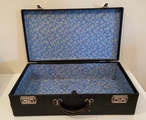 lot 276 image: Three Vintage Cases