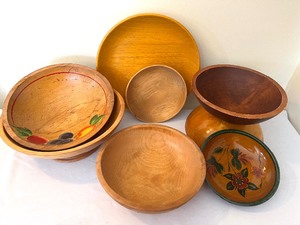 lot 155 image: Variety of Vintage Wooden Bowls