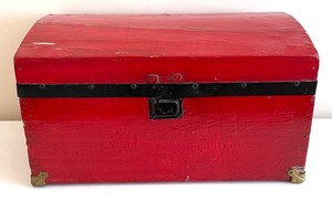 lot 299 image: Petite Vintage Red Wooden Chest