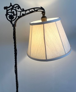 lot 298 image: Lovely Vintage Floor Bridge Lamp
