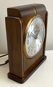 lot 313 image: Vintage Sessions Wooden Electric Clock