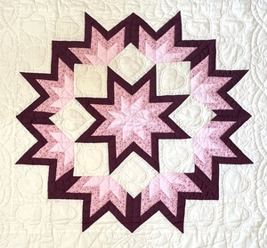 lot 314 image: Pretty Petite Handmade Quilt