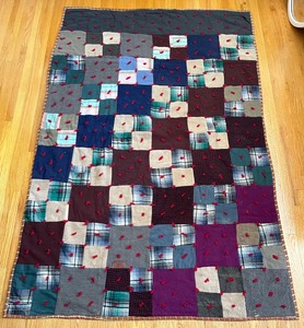 lot 315 image: Vintage Hand Made Patchwork Quilt