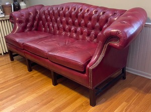 lot 4 image: Chippendale Style Vintage Sofa by Distinction Furniture Company