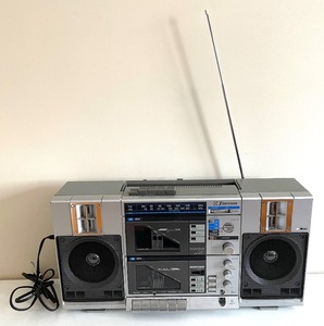 lot 335 image: Emerson CTR949 Boom Box