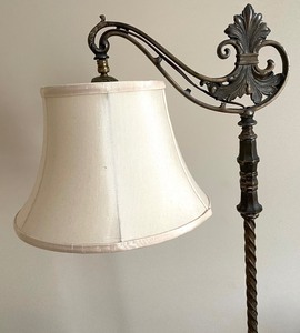 lot 339 image: Vintage Metal Bridge Floor Lamp