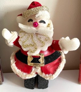 lot 338 image: Christmas Books, Vintage Santa Figurine and 4 New Beaded Coin Purses by John Weitz