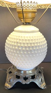 lot 353 image: Vintage EF & EF Hobnail Milk Glass Table Lamp