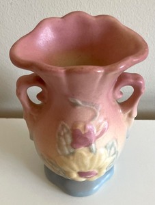 lot 172 image: Petite Vintage Vase by Hull