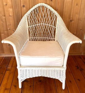 lot 383 image: Vintage White Wicker Chair