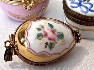 lot 152 image: Vintage Limoge Trinket Boxes