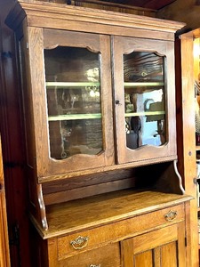 lot 10 image: Vintage Cupboard Cabinet