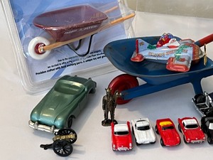 lot 142 image: Variety of Fun Small Trinket Toys