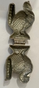 lot 176 image: Vintage Turkey Shaped Ice Cream Mold