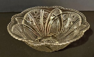 lot 182 image: Vintage Pressed Glass Bowl with Starburst and Flowers Pattern