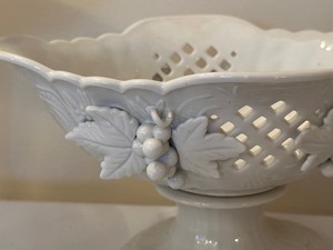 lot 181 image: Fun Vintage Serving Items