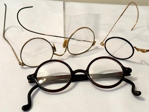 lot 186 image: Four Pairs of Vintage Eyeglasses