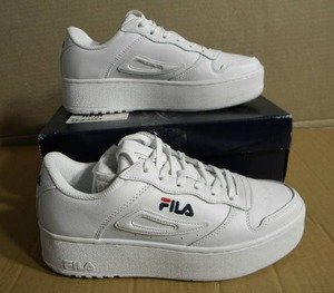 lot 75 image: Brand New Fila Womens Ray Tracer Apex Sneaker Size 7