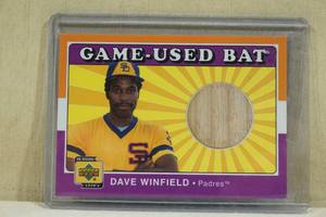 lot 184 image: 2001 Upper Deck Dave Winfield #B-DW Bat Insert Baseball Card
