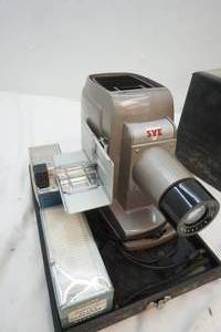 lot 5 image: Skyline automatic , slide projector