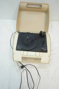 lot 8 image: Montgomery wards airline record player