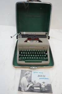 lot 9 image: Vintage Royal typewriter