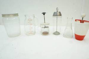 lot 15 image: kitchen utensils