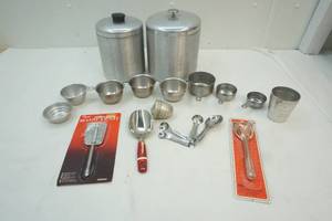 lot 16 image: kitchen measuring utensils
