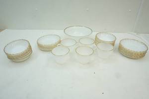 lot 19 image: Anchor Hocking cup set