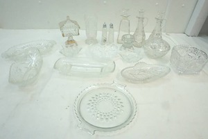 lot 21 image: glassware