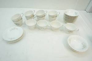 lot 26 image: cups