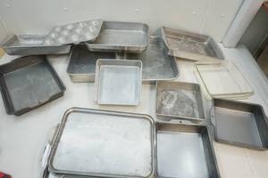 lot 40 image: bake ware