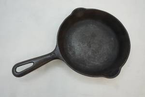 lot 41 image: Griswold skillet