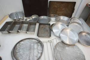 lot 47 image: baking pans